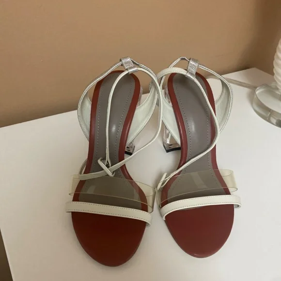 Brand new heels - Picture 4 of 4